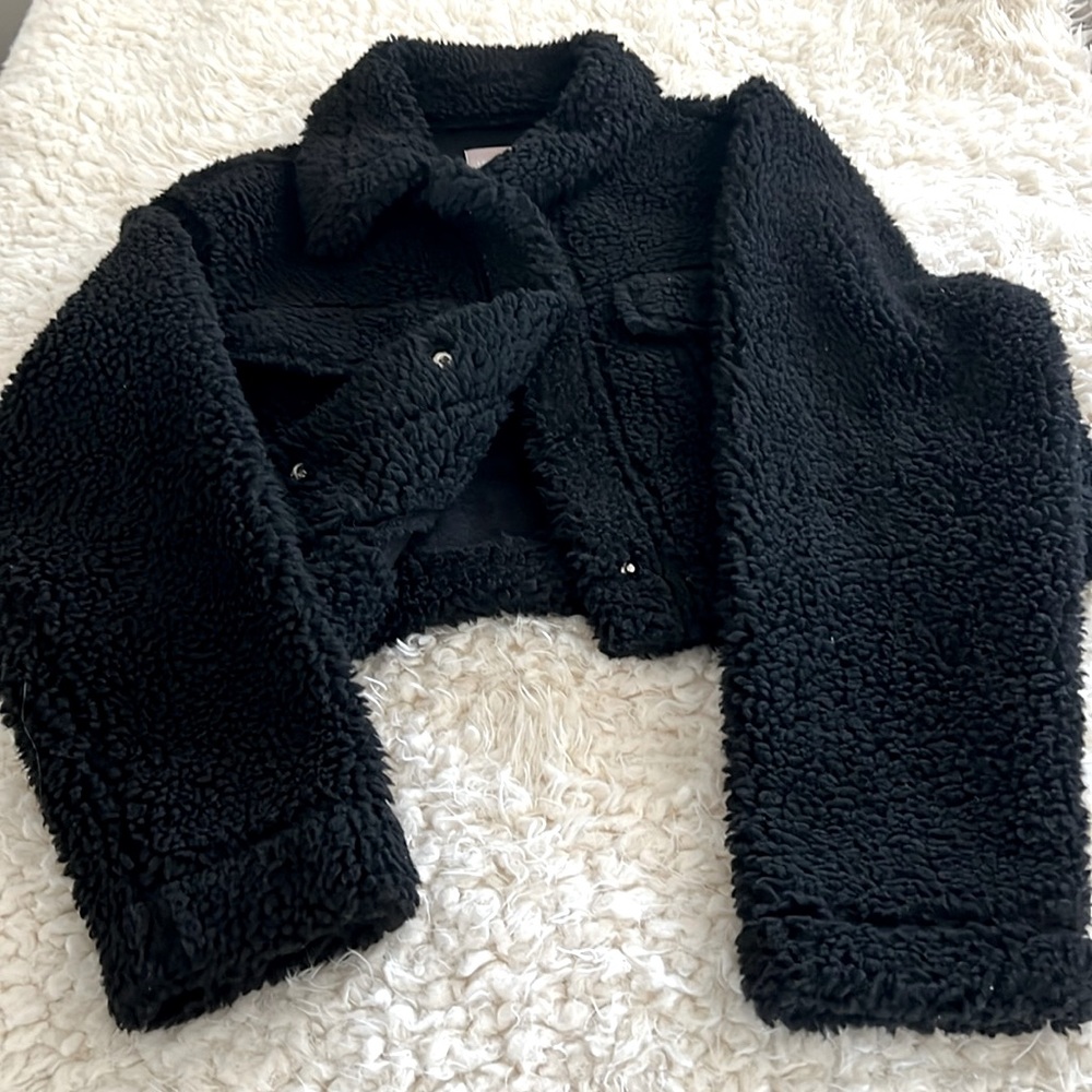 FLEECE CROPPED TEDDY JACKET ONLY.